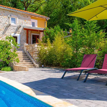 Cati Mit Beheiztem Pool Vila Gostinjac
