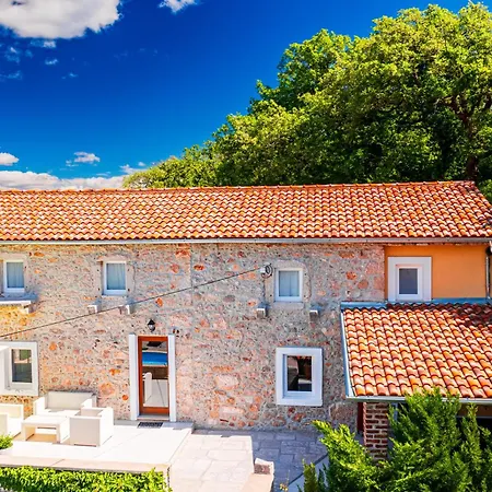 Vila Cati Mit Beheiztem Pool Gostinjac